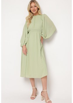 Zielona Elegancka Sukienka Midi z Gumkami w Pasie i Ażurowymi Wstawkami Rouxia ze sklepu Born2be Odzież w kategorii Sukienki - zdjęcie 172998001