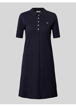 Sukienka polo o długości do kolan z wyhaftowanym logo ze sklepu Peek&Cloppenburg  w kategorii Sukienki - zdjęcie 173005333