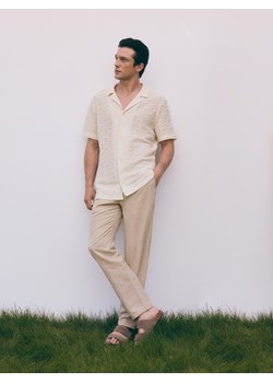 Reserved - Spodnie chino regular z dodatkiem lnu - beżowy ze sklepu Reserved w kategorii Spodnie męskie - zdjęcie 173013020