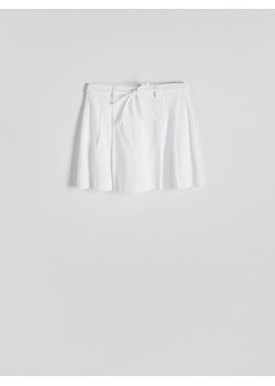 Reserved - Szorty imitujące spódnicę - złamana biel ze sklepu Reserved w kategorii Szorty - zdjęcie 173013124