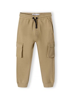 Dresowe spodnie typu bojówki dla małego chłopca- beżowe ze sklepu 5.10.15 w kategorii Spodnie chłopięce - zdjęcie 173013374
