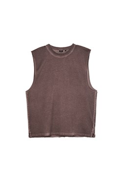 Cropp - Brązowa koszulka bez rękawów z efektem sprania - brązowy ze sklepu Cropp w kategorii T-shirty męskie - zdjęcie 173013571
