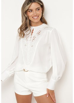 Biała Bluzka z Haftem Nardos ze sklepu Born2be Odzież w kategorii Bluzki damskie - zdjęcie 173020362