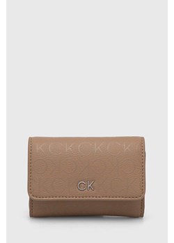 Calvin Klein portfel damski kolor brązowy K60K612637 ze sklepu ANSWEAR.com w kategorii Portfele damskie - zdjęcie 173021230