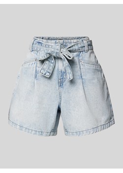 Szorty jeansowe z materiałowym paskiem model ‘FIE’ ze sklepu Peek&Cloppenburg  w kategorii Szorty - zdjęcie 173021613