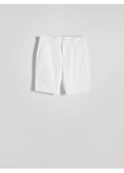 Reserved - Szorty slim fit - biały ze sklepu Reserved w kategorii Spodenki męskie - zdjęcie 173023041