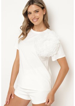 Biały T-shirt Koszulka z Krótkim Rękawem i Aplikacją w Kształcie Kwiatu Nestairis ze sklepu Born2be Odzież w kategorii Bluzki damskie - zdjęcie 173023791