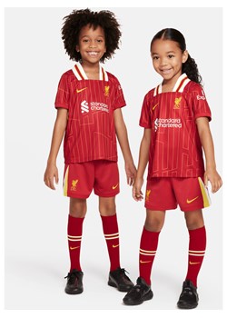Trzyczęściowy strój piłkarski dla małych dzieci Nike Liverpool FC Stadium 2024 (wersja domowa) – replika - Czerwony ze sklepu Nike poland w kategorii Komplety chłopięce - zdjęcie 173032472