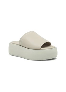 Calvin Klein Skórzane klapki FLATFORM SLIDE LTH ze sklepu Gomez Fashion Store w kategorii Klapki damskie - zdjęcie 173042863