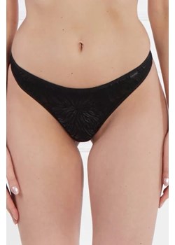 Calvin Klein Underwear Stringi ze sklepu Gomez Fashion Store w kategorii Majtki damskie - zdjęcie 173115302