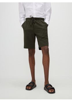 Reserved - Dresowe szorty - oliwkowy ze sklepu Reserved w kategorii Spodenki męskie - zdjęcie 173117080