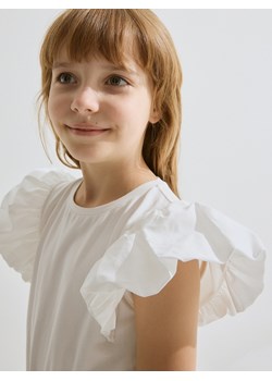 Reserved - Bawełniany t-shirt z falbanką - złamana biel ze sklepu Reserved w kategorii Bluzki dziewczęce - zdjęcie 173117272