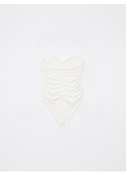 Mohito - Body z marszczeniami - biały ze sklepu Mohito w kategorii Bluzki damskie - zdjęcie 173125491