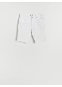 Sinsay - Szorty jeansowe slim - biały ze sklepu Sinsay w kategorii Spodenki męskie - zdjęcie 173126424