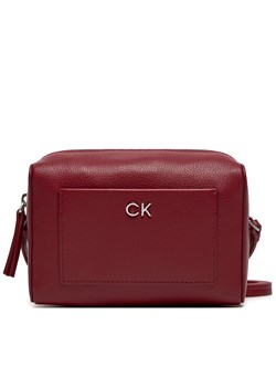 Torebka Calvin Klein Ck Daily Camera Bag Pebble K60K612274 Czerwony ze sklepu eobuwie.pl w kategorii Listonoszki - zdjęcie 173137661