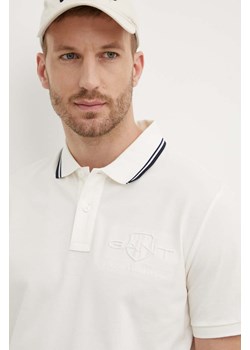 Gant polo bawełniane kolor beżowy z aplikacją ze sklepu ANSWEAR.com w kategorii T-shirty męskie - zdjęcie 173140863