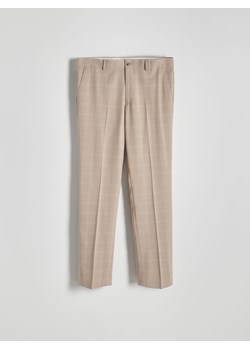 Reserved - Spodnie garniturowe slim fit - beżowy ze sklepu Reserved w kategorii Spodnie męskie - zdjęcie 173154430