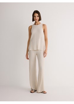 Reserved - Spodnie flare ze strukturalnej dzianiny - złamana biel ze sklepu Reserved w kategorii Spodnie damskie - zdjęcie 173154460