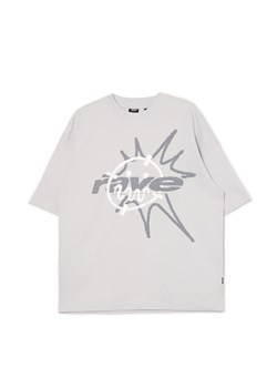Cropp - Jasnoszara koszulka z nadrukiem - jasny szary ze sklepu Cropp w kategorii T-shirty męskie - zdjęcie 173276912