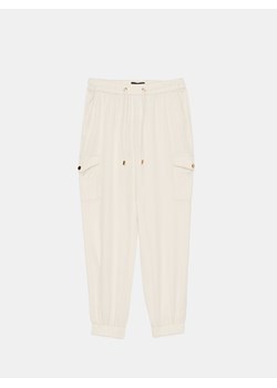 Mohito - Beżowe spodnie z lyocellu - kremowy ze sklepu Mohito w kategorii Spodnie damskie - zdjęcie 173280271