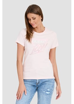 GUESS Różowy T-shirt Icon Tee, Wybierz rozmiar XL ze sklepu outfit.pl w kategorii Bluzki damskie - zdjęcie 173281420