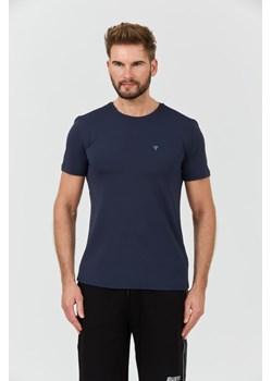 GUESS Granatowy t-shirt New Tech Str T, Wybierz rozmiar XXL ze sklepu outfit.pl w kategorii T-shirty męskie - zdjęcie 173284351