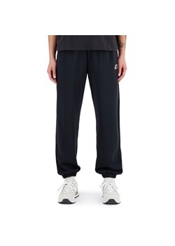 Spodnie New Balance WP33504BK - czarne ze sklepu streetstyle24.pl w kategorii Spodnie damskie - zdjęcie 173286523