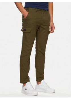 Tommy Jeans Spodnie materiałowe Austin DM0DM18940 Zielony Slim Fit ze sklepu MODIVO w kategorii Spodnie męskie - zdjęcie 173292554