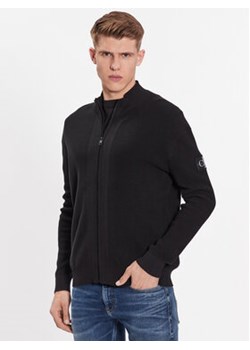 Calvin Klein Jeans Kardigan J30J323814 Czarny Regular Fit ze sklepu MODIVO w kategorii Swetry męskie - zdjęcie 173292760