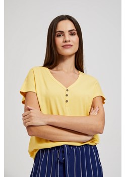 Bluzka z guzikami na dekolcie żółta ze sklepu Moodo.pl w kategorii Bluzki damskie - zdjęcie 173298010