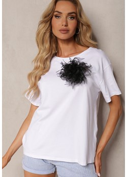Biały T-shirt z Bawełny Ozdobiony Kwiatową Broszką Iloa ze sklepu Renee odzież w kategorii Bluzki damskie - zdjęcie 173301570