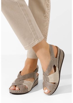 Brązowy sandały na koturnie Berra ze sklepu Zapatos w kategorii Sandały damskie - zdjęcie 173304550