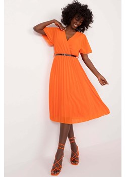 Elegancka plisowana sukienka midi z paskiem- pomarańczowa ze sklepu 5.10.15 w kategorii Sukienki - zdjęcie 173307991
