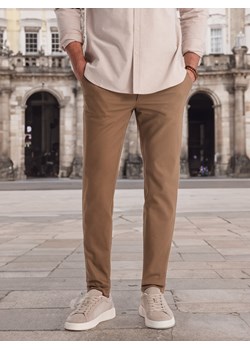 Spodnie męskie chino SLIM FIT z delikatną teksturą - brązowe V2 OM-PACP-0190 ze sklepu ombre w kategorii Spodnie męskie - zdjęcie 173308511