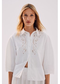 H & M - Bluzka z haftem angielskim - Biały ze sklepu H&M w kategorii Koszule damskie - zdjęcie 173321123