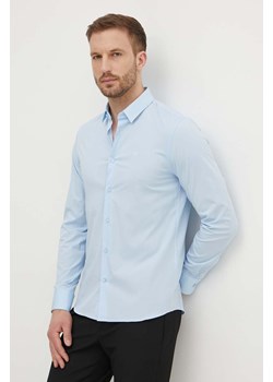 Calvin Klein koszula męska kolor niebieski slim z kołnierzykiem klasycznym ze sklepu ANSWEAR.com w kategorii Koszule męskie - zdjęcie 173324491