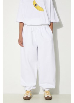 VETEMENTS spodnie dresowe Embroidered Logo Sweatpants kolor biały gładkie UE64SP600W ze sklepu PRM w kategorii Spodnie damskie - zdjęcie 173325163