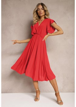 Czerwona Sukienka z Trójkątnym Dekoltem z Gumką w Pasie o Plisowanym Kroju Doetta ze sklepu Renee odzież w kategorii Sukienki - zdjęcie 173327680