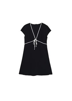 Cropp - Czarna sukienka mini z kontrastową lamówką - czarny ze sklepu Cropp w kategorii Sukienki - zdjęcie 173328941