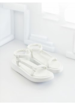 Sinsay - Sandały - biały ze sklepu Sinsay w kategorii Sandały damskie - zdjęcie 173336122
