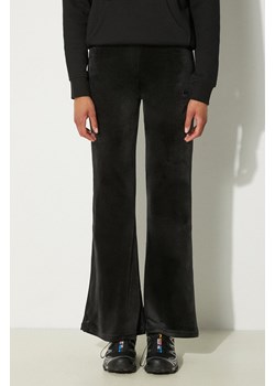 adidas Originals spodnie dresowe welurowe Velvet kolor czarny gładkie IT9661 ze sklepu PRM w kategorii Spodnie damskie - zdjęcie 173339082