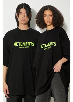 VETEMENTS t-shirt bawełniany Limited Edition Logo T-Shirt kolor czarny z nadrukiem UE64TR800X ze sklepu PRM w kategorii T-shirty męskie - zdjęcie 173339111