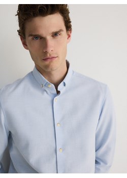 Reserved - Gładka koszula regular fit - jasnoniebieski ze sklepu Reserved w kategorii Koszule męskie - zdjęcie 173352562