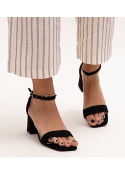 Czarne sandały na słupku Issa ze sklepu gemre w kategorii Sandały damskie - zdjęcie 173353021