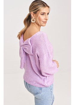 Fioletowy sweter z ozdobnymi plecami M993, Kolor fioletowy, Rozmiar uniwersalny, Figl ze sklepu Primodo w kategorii Swetry damskie - zdjęcie 173356092