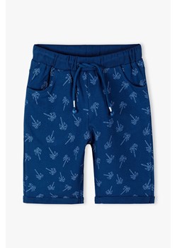 Bawełniane szorty dla chłopca - niebieskie w palmy ze sklepu 5.10.15 w kategorii Spodenki chłopięce - zdjęcie 173362094