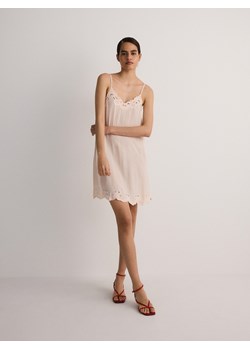 Reserved - Sukienka z haftem - brzoskwiniowy ze sklepu Reserved w kategorii Sukienki - zdjęcie 173363114