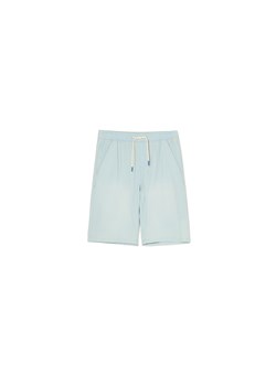 Cropp - Jasne jeansowe szorty z praktycznymi kieszeniami - niebieski ze sklepu Cropp w kategorii Spodenki męskie - zdjęcie 173365123