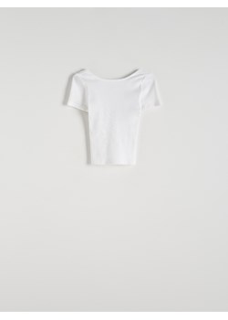 Reserved - Prążkowany t-shirt z wycięciem na plecach - biały ze sklepu Reserved w kategorii Bluzki damskie - zdjęcie 173365730