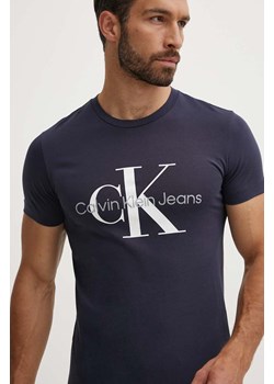 Calvin Klein Jeans t-shirt bawełniany męski kolor granatowy z nadrukiem J30J320935 ze sklepu ANSWEAR.com w kategorii T-shirty męskie - zdjęcie 173366183